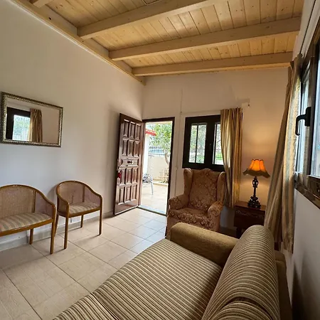 Athina's 3* Rethymno